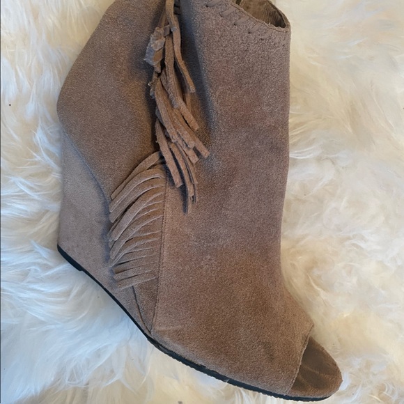Used, super comfy suede wedge booties. Size 8.5. Vince Camuto Tecca. - Picture 4 of 9